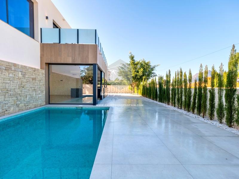 Foto d3ffea42-8129-4a04-a51b-83073c757015. House with parking pool in L´Albir Alfàs del Pi (l´)