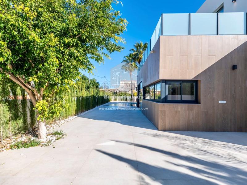 Foto e2e2af31-ae8e-447a-a16b-bc9a832d0c25. House with parking pool in L´Albir Alfàs del Pi (l´)