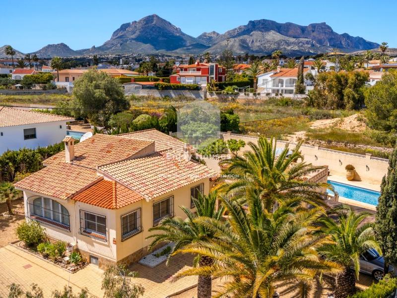 Foto a67a8326-7eea-46e2-a166-0a6649834097. Casa con riscaldamento parcheggio piscina in Pueblo-Ubanizaciones Alfàs del Pi (l´)