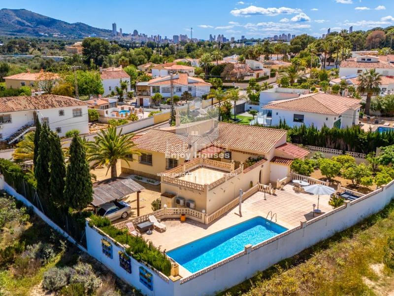 Foto be63463e-1d85-43b4-aa23-af37ff564f43. Casa con riscaldamento parcheggio piscina in Pueblo-Ubanizaciones Alfàs del Pi (l´)