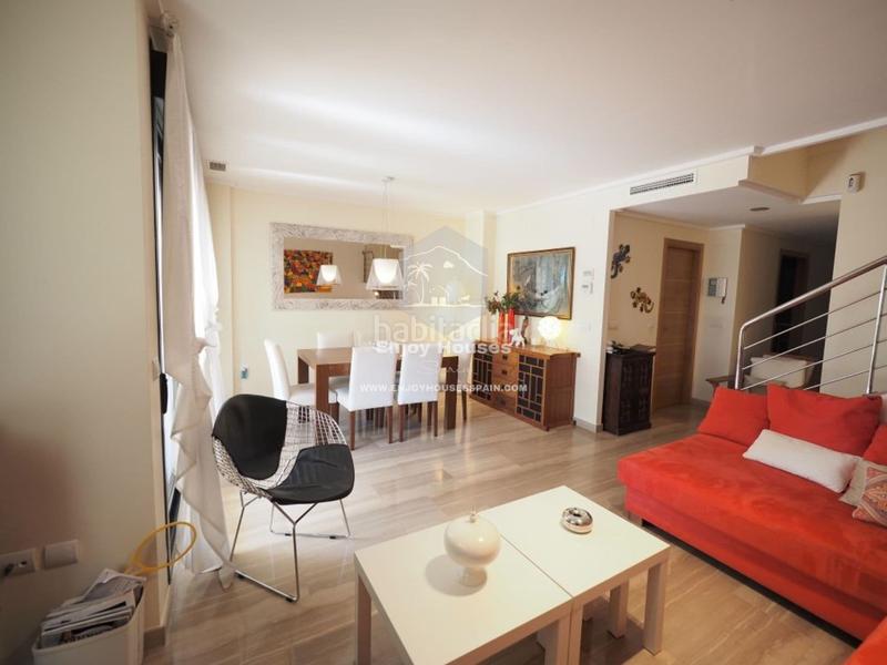 Foto 2cdf3f50-d94c-49e5-80a8-684d3911caae. Casa adossada amb aparcament piscina a Centro Ciudad Xàbia