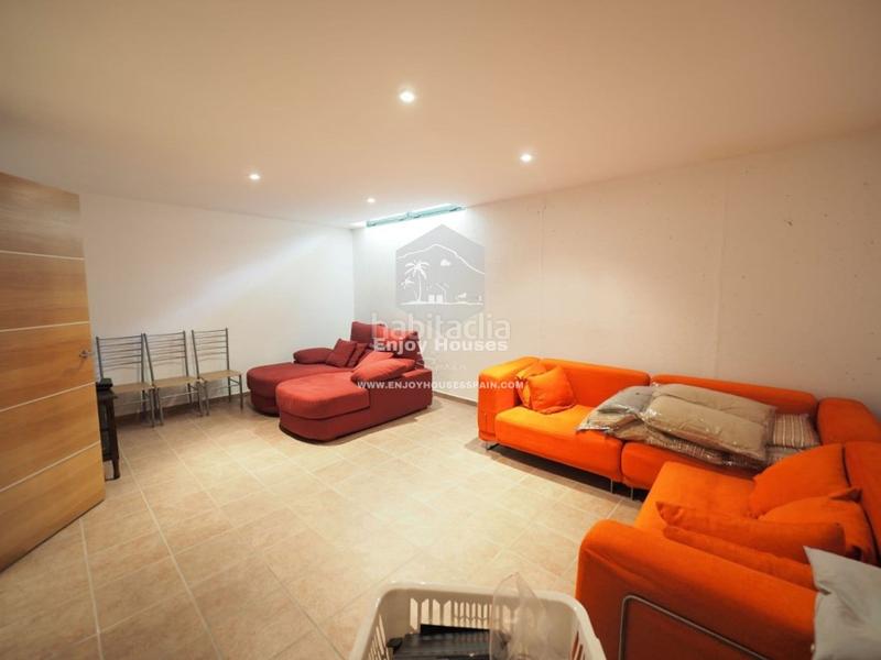 Foto 30383653-0c30-4cad-98be-36038754a690. Casa adossada amb aparcament piscina a Centro Ciudad Xàbia