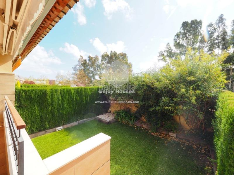 Foto 380d8fed-93e7-4d47-9a12-ba50df6a3ef5. Casa adossada amb aparcament piscina a Centro Ciudad Xàbia