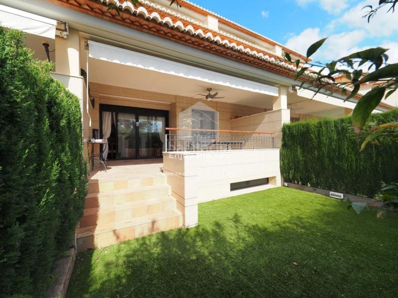 Foto 4167d1e9-baae-40fb-9827-89960ae4e5e4. Casa adossada amb aparcament piscina a Centro Ciudad Xàbia