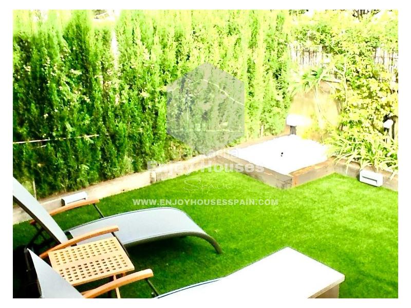 Foto 82a2c3c4-3344-43ff-994e-a9688b9e4f02. Casa adossada amb aparcament piscina a Centro Ciudad Xàbia