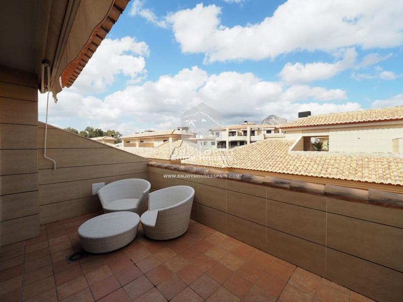 Foto 8b0ec276-6895-432c-abf1-f806650ba2a9. Casa adossada amb aparcament piscina a Centro Ciudad Xàbia