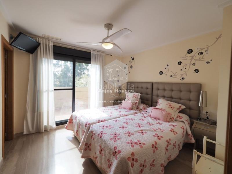 Foto 929b692e-3c5f-44cb-8a4e-50ff55e605cf. Casa adossada amb aparcament piscina a Centro Ciudad Xàbia