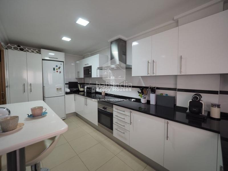 Foto c2a20ec6-f252-4dfa-9761-914e72676a6b. Casa adossada amb aparcament piscina a Centro Ciudad Xàbia