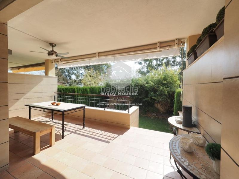 Foto c9b31f2d-d7fe-4d40-acfe-44252c3ca5ea. Casa adossada amb aparcament piscina a Centro Ciudad Xàbia