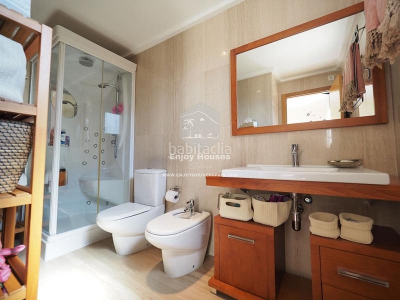 Foto e562010c-d290-477f-812b-9d4062d90999. Casa adossada amb aparcament piscina a Centro Ciudad Xàbia