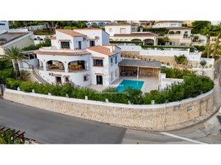 House in Pinar de Advocat-Cometa. Villa de lujo de 6 dormitorios totalmente renovada