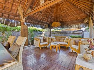 Masía en Partida Comunes-Adsubia. Finca completamente renovada con casa de invitados, piscina y am