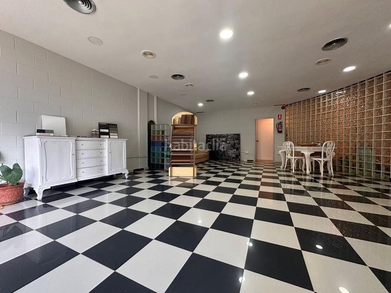 Foto c12c30b0-d64b-4f12-8e3e-8493ddac03a7. Rent industrial building in Montigalà Badalona