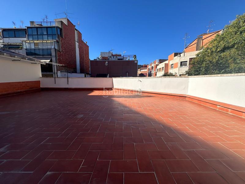 Foto 7bc54bdc-b0f0-43d0-8862-1fb9a780ef62. Casa amb calefacció a La Florida Hospitalet de Llobregat (L´)