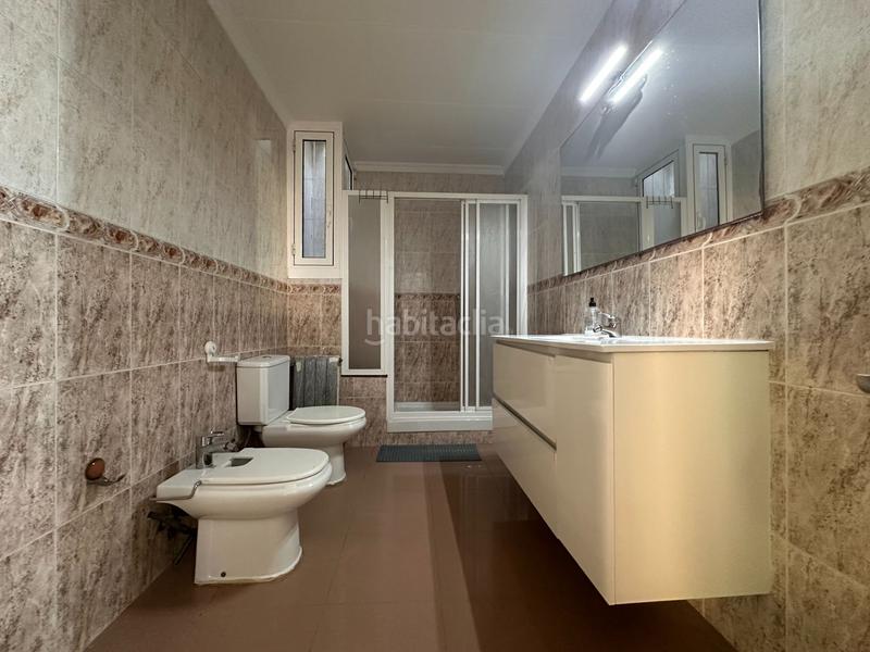 Foto c847282c-57c0-4cd8-8e56-a9741606147b. Casa amb calefacció a La Florida Hospitalet de Llobregat (L´)