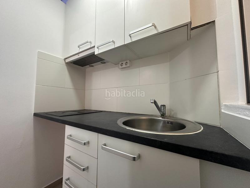 Foto f7f9f506-98a9-41aa-8a9b-105b45fe2bc2. Casa amb calefacció a La Florida Hospitalet de Llobregat (L´)