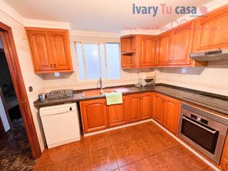Casa in Ensanche - Parque del Oeste. Casa con garaje privado con capacidad para 3 coches + solar