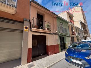 Casa  Carrer del pintor montoliu. Casita acogedora para reformar a tu gusto !