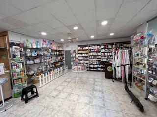 Umzug Geschäftsraum in Plaza Illes Columbretes. Se traspasa parafarmacia en barrio céntrico de la ciudad