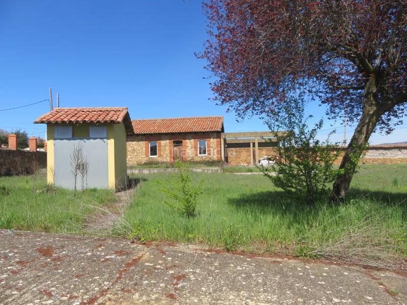 Foto bfb3493f-bd7e-40e2-af48-06c4a9b12794. Chalet casa unifamiliar en venta en campo y santibáñez león en Cuadros