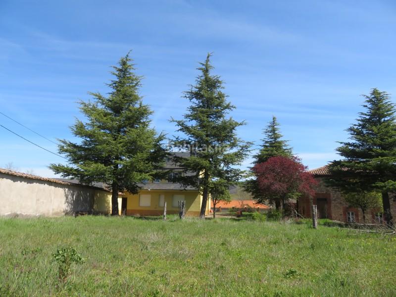 Foto cab81a4c-8e5c-40e3-ab20-f9257c15b489. Chalet casa unifamiliar en venta en campo y santibáñez león en Cuadros