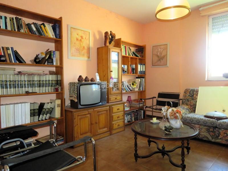 Foto edf3167d-d900-47bd-8d8c-8b0c4e9b1f95. Chalet casa unifamiliar en venta en campo y santibáñez león en Cuadros