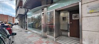 Miete Geschäftsraum in San Claudio - La Chantría. Local comercial en alquiler en jardin de san francisco  león leó