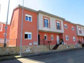 Xalet en Chozas de Abajo. Casa adosada en venta en ardoncino  ardoncino le�n