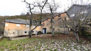 Chalet à Villablino. Chalet en venta en villablino  el villar de santiago león
