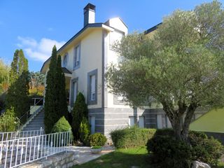 Chalet à Valdefresno. Casa unifamiliar en venta en las lomas  las lomas león