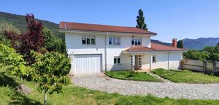 Chalet à Boñar. Casa unifamiliar en venta en boñar  barrio de las ollas león