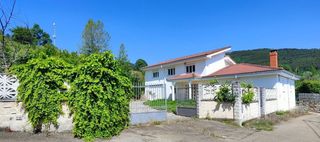 Chalet in Boñar. Casa unifamiliar en venta en boñar  barrio de las ollas león