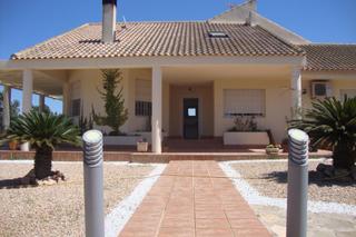 Chalet en San Félix. Espaciosa vivienda con encanto y amplia parcela