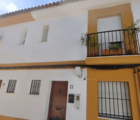 Pis a Calle san cristóbal, 21. Chalet en peñaflor  calle san cristóbal