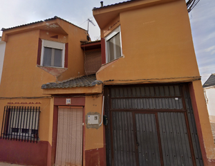 Appartement  Calle lirios 18. Chalet en quintanar del rey  calle lirios