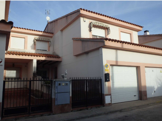 Appartement  Calle clavel 5. Adosado en cazalegas  calle clavel