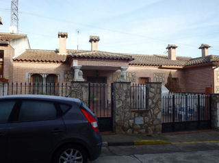 Appartement  Calle clavel 35. Chalet en cazalegas  calle clavel
