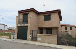Pis  Calle valle inclan 2. Chalet en mora  calle valle inclan b