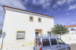 Pis  Calle belgica 43. Chalet en olivenza  calle belgica