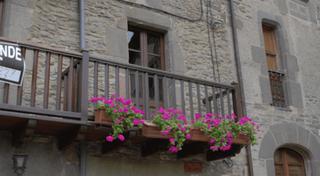 Pis  Calle fossar. Vivienda en rupit i pruit  calle fossar