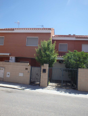 Flat  Calle torrejon de velasco 36. Chalet en esquivias  calle torrejon de velasco
