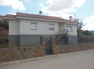 Appartement  Calle del castaño 2. Chalet independiente en ambite  calle del castaño