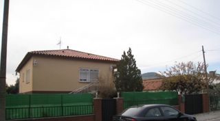 Pis  Avinguda del mirador del montseny,  barcelona. Vivienda en cànoves i samalus  urbanización