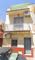 Pis a Calle Torrequebradilla 9, Sevilla
