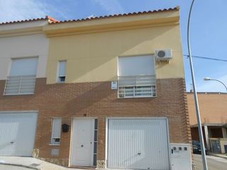 Flat in Calle batalla lepanto 14. Chalet en camarena  calle batalla lepanto