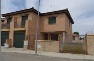 Piso  Calle miguel hernandez 11, mora. Chalet en mora  calle miguel hernandez