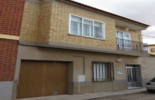Piso  Calle esparteros 70. Chalet en mora  calle esparteros