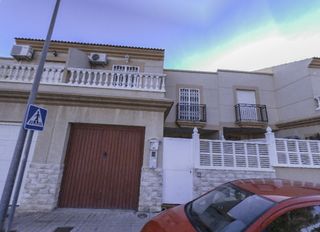Piso  Calle platon 50. Adosado en huércal de almería  calle platon