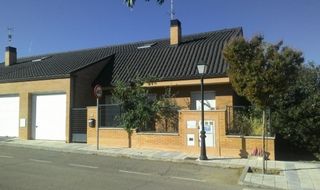 Etagenwohnung  Calle llano alto 2. Chalet en humanes  calle llano alto