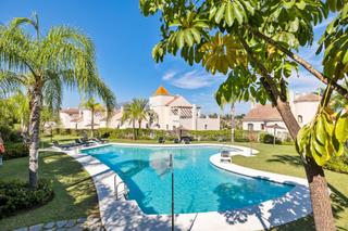 Casa adossada a Calle pinsapo 536. Urb. paraíso hills, paraíso medio, estepona.  156 m2 construidos